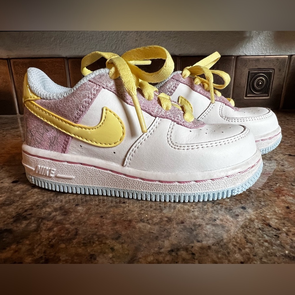 Nike Air Force 1 - toddler size 7- excellent used condition.
